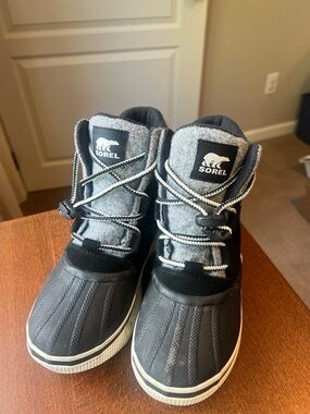 Sorel Black and Gray Lace-Up Winter Boots